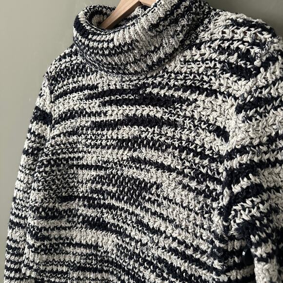 Free People Chunky Knit Button Detail Sweater - S - Picture 3 of 8